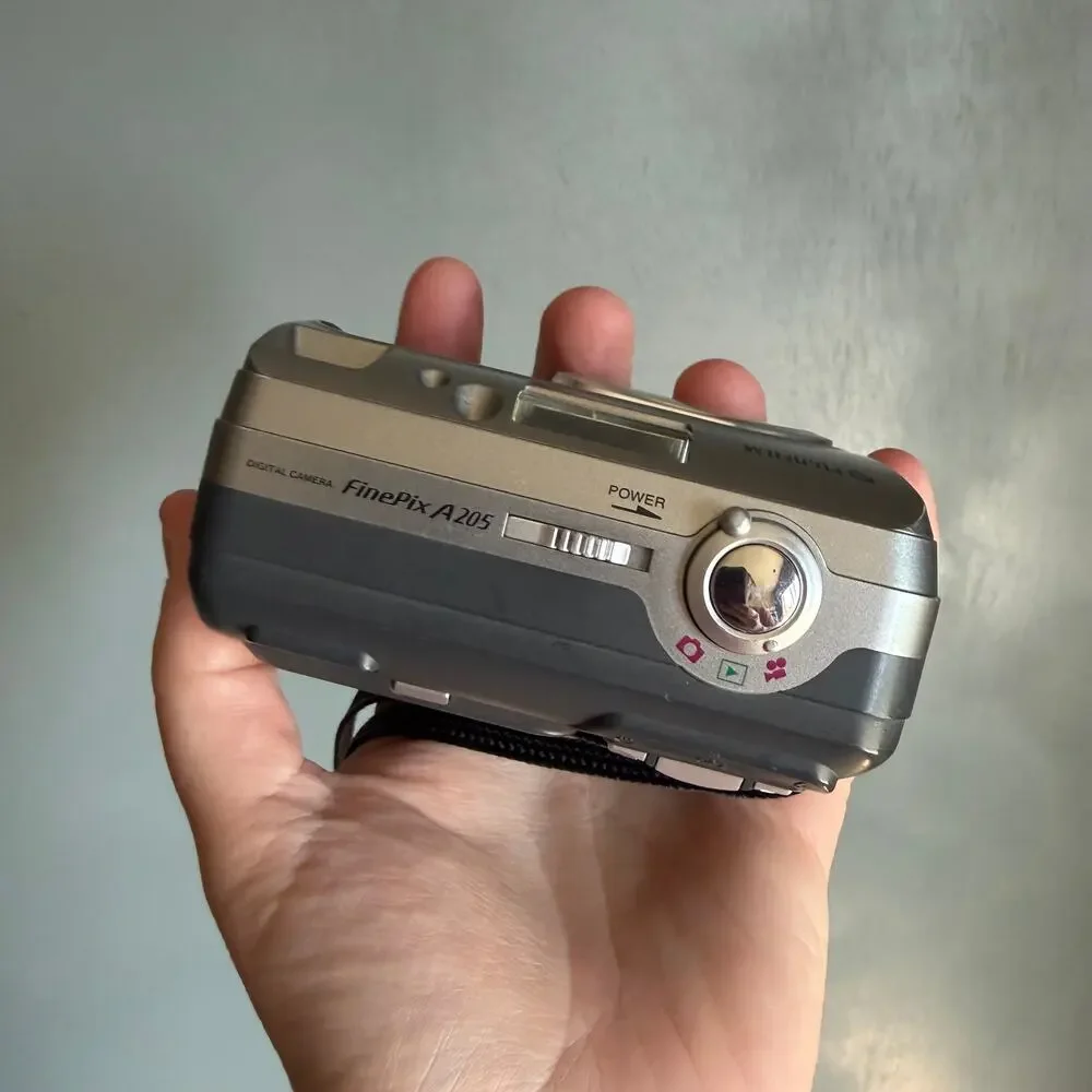 Vintage FUJIFILM Fine Pix A205 2.0 MegaPixels Digital Camera Batter PARTS Retro